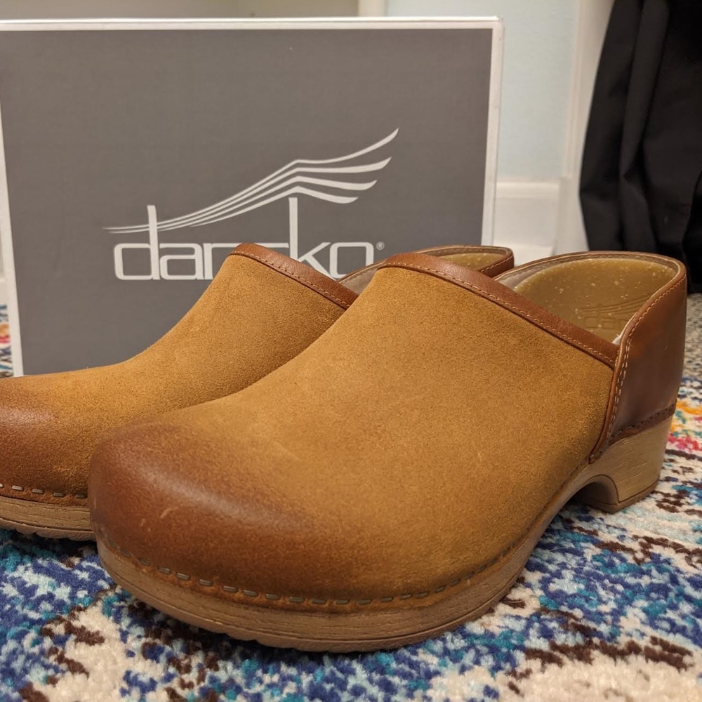 Like New! Dansko Brenna Clogs (39 EU / 9 US)